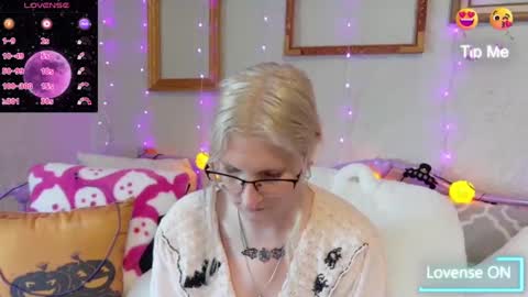 Snapshot of kunzitegoddess chatting on September 2025 06:22:02 PM Samantha online show from September 2025 06:22:02 PM