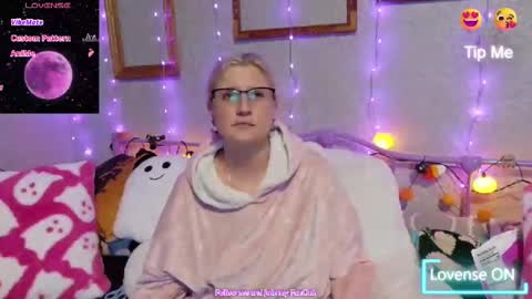 Snapshot of kunzitegoddess chatting on October 2025 11:24:02 PM Samantha online show from October 2025 11:24:02 PM