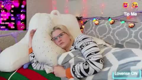 Snapshot of kunzitegoddess chatting on November 2025 02:27:01 PM Samantha online show from November 2025 02:27:01 PM