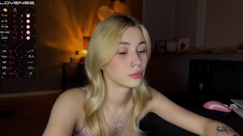 Snapshot of kurtsarah chatting on February 2025 09:24:02 PM deepthroat princess  online show from February 2025 09:24:02 PM