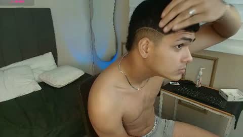 Kyliam online show from June 2026 07:58:02 PM