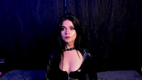 Snapshot of kylie_foxx1 chatting on January 2025 10:49:02 PM submissive demon Please help me to reach 500 thumbs up online show from January 2025 10:49:02 PM