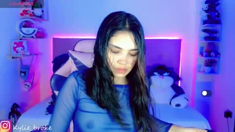 k ylie online show from February 2025 09:18:01 PM