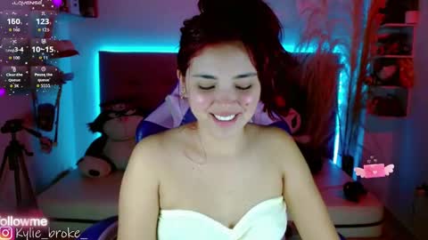 k ylie online show from October 2025 10:29:02 PM
