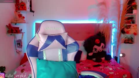 k ylie online show from October 2025 09:16:02 PM