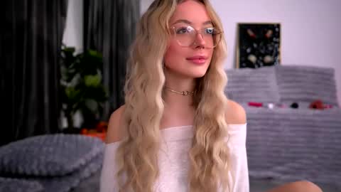 Kylie online show from November 2025 10:45:01 PM