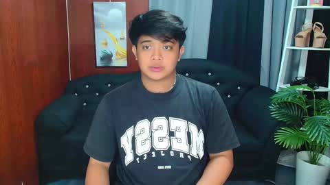 kyll_collins online show from November 2025 07:53:01 AM