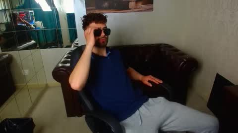 Snapshot of kyloeast chatting on April 2026 04:35:01 AM KyloEast online show from April 2026 04:35:01 AM