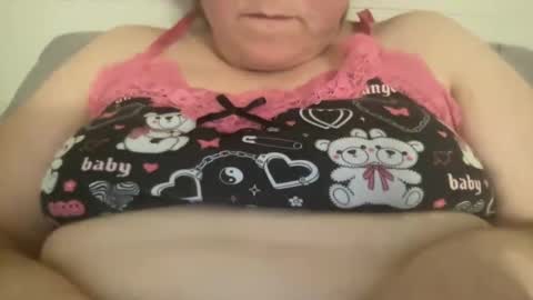 Snapshot of kylorencat chatting on December 2024 09:11:02 PM KYLO online show from December 2024 09:11:02 PM