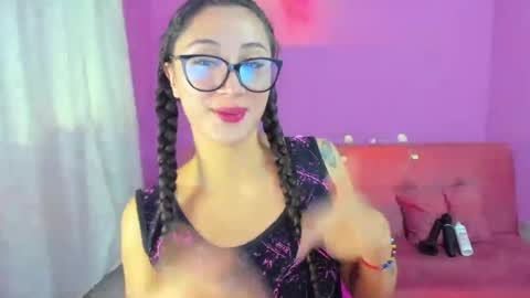 Snapshot of kymgiraldo8 chatting on September 2025 06:06:02 AM Kym Giraldo online show from September 2025 06:06:02 AM