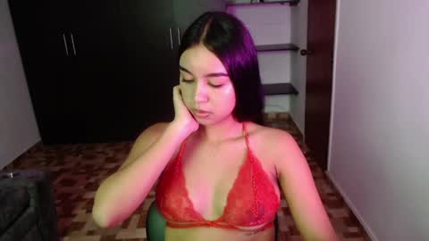 Kyra  online show from April 2026 02:00:02 PM