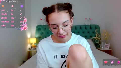 Snapshot of l1ttle_angel__ chatting on September 2025 09:58:01 PM Margo online show from September 2025 09:58:01 PM