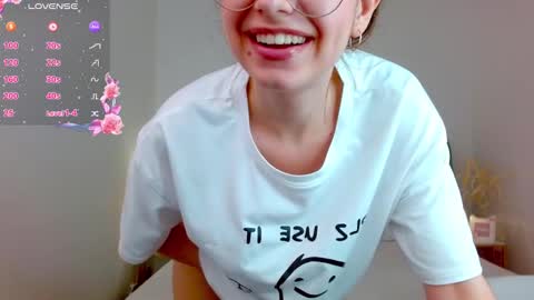 Snapshot of l1ttle_angel__ chatting on September 2025 09:47:02 PM Margo online show from September 2025 09:47:02 PM