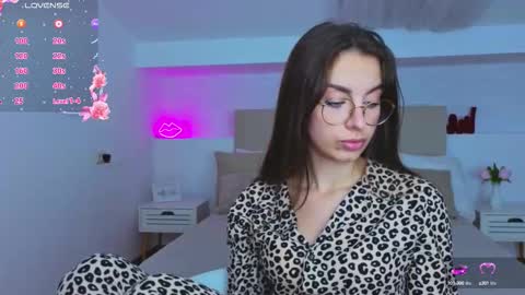 Snapshot of l1ttle_angel__ chatting on September 2025 11:09:02 PM Margo online show from September 2025 11:09:02 PM