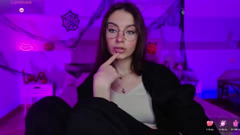 Snapshot of l1ttle_angel__ chatting on October 2025 08:44:02 PM Margo online show from October 2025 08:44:02 PM