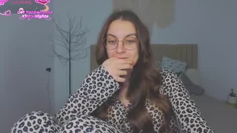 Snapshot of l1ttle_angel__ chatting on December 2025 04:13:01 PM Margo online show from December 2025 04:13:01 PM