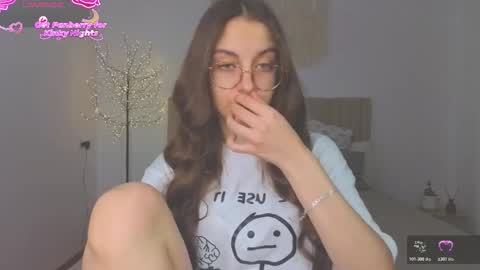 Snapshot of l1ttle_angel__ chatting on December 2025 02:15:01 PM Margo online show from December 2025 02:15:01 PM