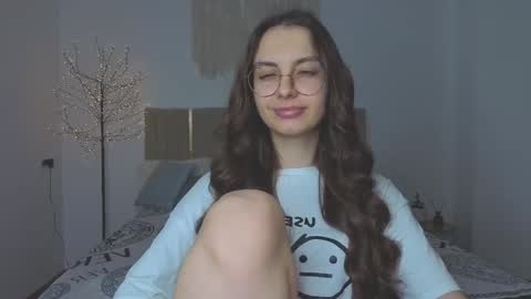 Snapshot of l1ttle_angel__ chatting on December 2025 01:52:02 PM Margo online show from December 2025 01:52:02 PM