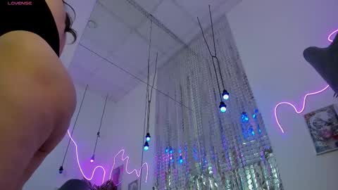 Melanie online show from November 2025 08:46:02 PM