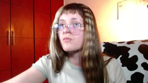 Snapshot of la_femme_fatale_ chatting on September 2025 10:47:01 PM Hanna FREE ONLYFANS online show from September 2025 10:47:01 PM