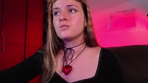 Snapshot of la_femme_fatale_ chatting on December 2025 10:05:01 PM Hanna FREE ONLYFANS online show from December 2025 10:05:01 PM