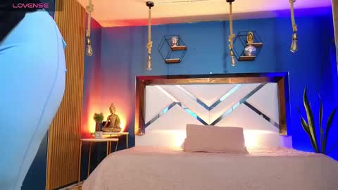 Cris  online show from November 2025 10:59:01 AM