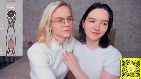 Violet and Isabel online show from June 2026 07:25:01 PM