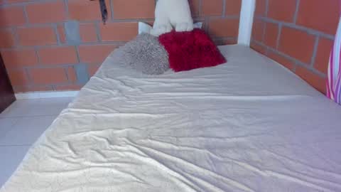 Akyra  online show from February 2025 12:44:01 PM