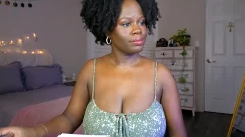 Snapshot of ladiosa_selene chatting on May 2026 01:35:01 AM La Diosa Selene online show from May 2026 01:35:01 AM