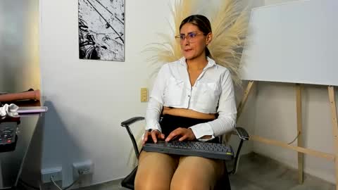 LADY  online show from February 2025 01:47:01 AM