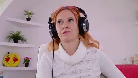 Sima Ladybigsmile online show from September 2025 06:47:02 AM