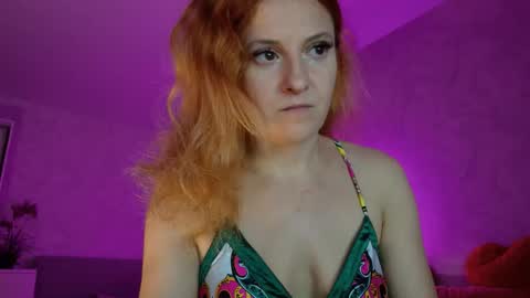 Sima Ladybigsmile online show from November 2025 04:23:02 AM