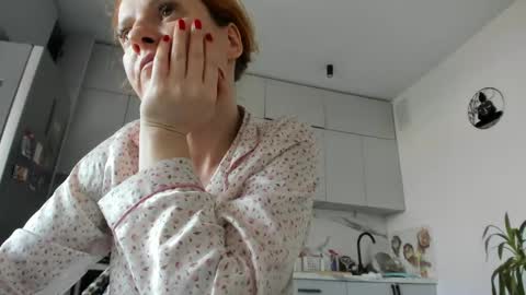 Snapshot of ladybigsmile chatting on April 2026 02:19:01 PM Sima Ladybigsmile online show from April 2026 02:19:01 PM