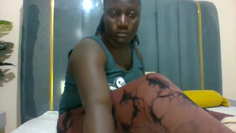 lindah32 online show from December 2024 07:05:01 PM