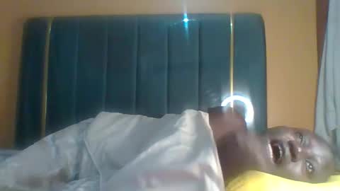 lindah32 online show from December 2025 08:37:02 PM