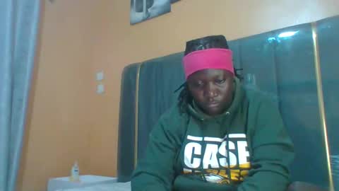 lindah32 online show from April 2026 02:20:02 AM