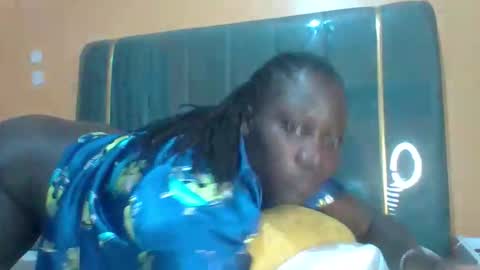 lindah32 online show from April 2026 10:07:02 PM