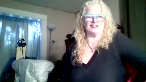 Snapshot of ladymeadowlark chatting on March 2025 03:23:02 AM LadyMeadowlark online show from March 2025 03:23:02 AM