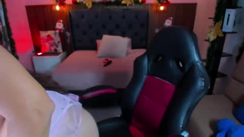 LADY  online show from December 2025 12:23:02 PM