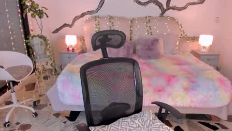 Lady  online show from November 2025 05:32:02 AM