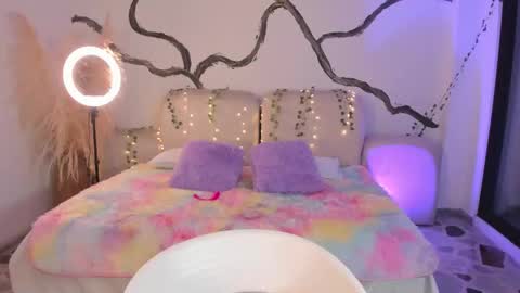 Lady  online show from December 2025 05:25:01 AM