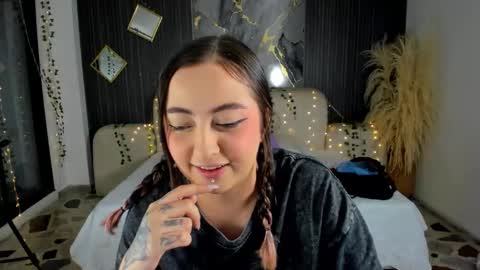 Lady  online show from January 2026 04:04:02 AM