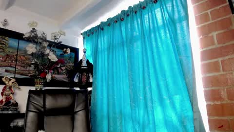 laia_hadid online show from April 2026 03:39:01 PM