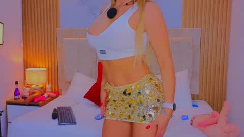 laiamilf online show from January 2026 12:59:01 AM