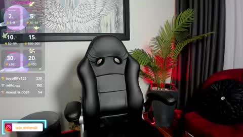 Snapshot of laila_angel chatting on March 2025 08:13:02 AM laila_angel online show from March 2025 08:13:02 AM