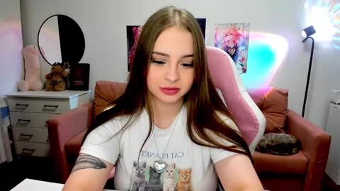 Kira online show from September 2025 07:50:02 PM