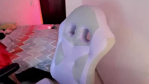 lain_t online show from September 2025 08:17:01 AM