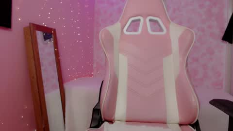 lala Moon online show from January 2026 01:03:01 PM