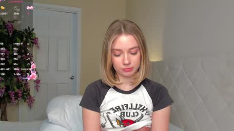 Lana online show from January 2025 10:04:01 PM