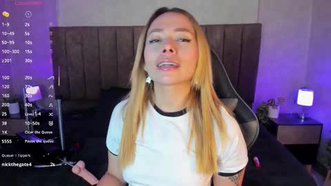 Snapshot of lanaamills chatting on November 2025 03:38:02 AM Lana online show from November 2025 03:38:02 AM